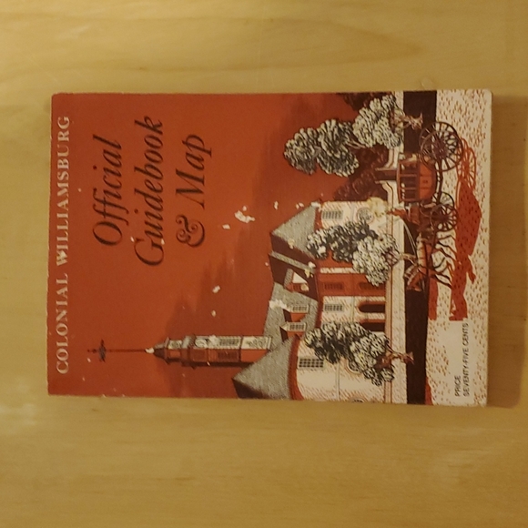 Colonial Williamsburg Official Guidebook & Map - Picture 1 of 2